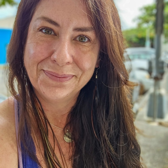 Meet your Posher, Megan - Picture 2 of 3